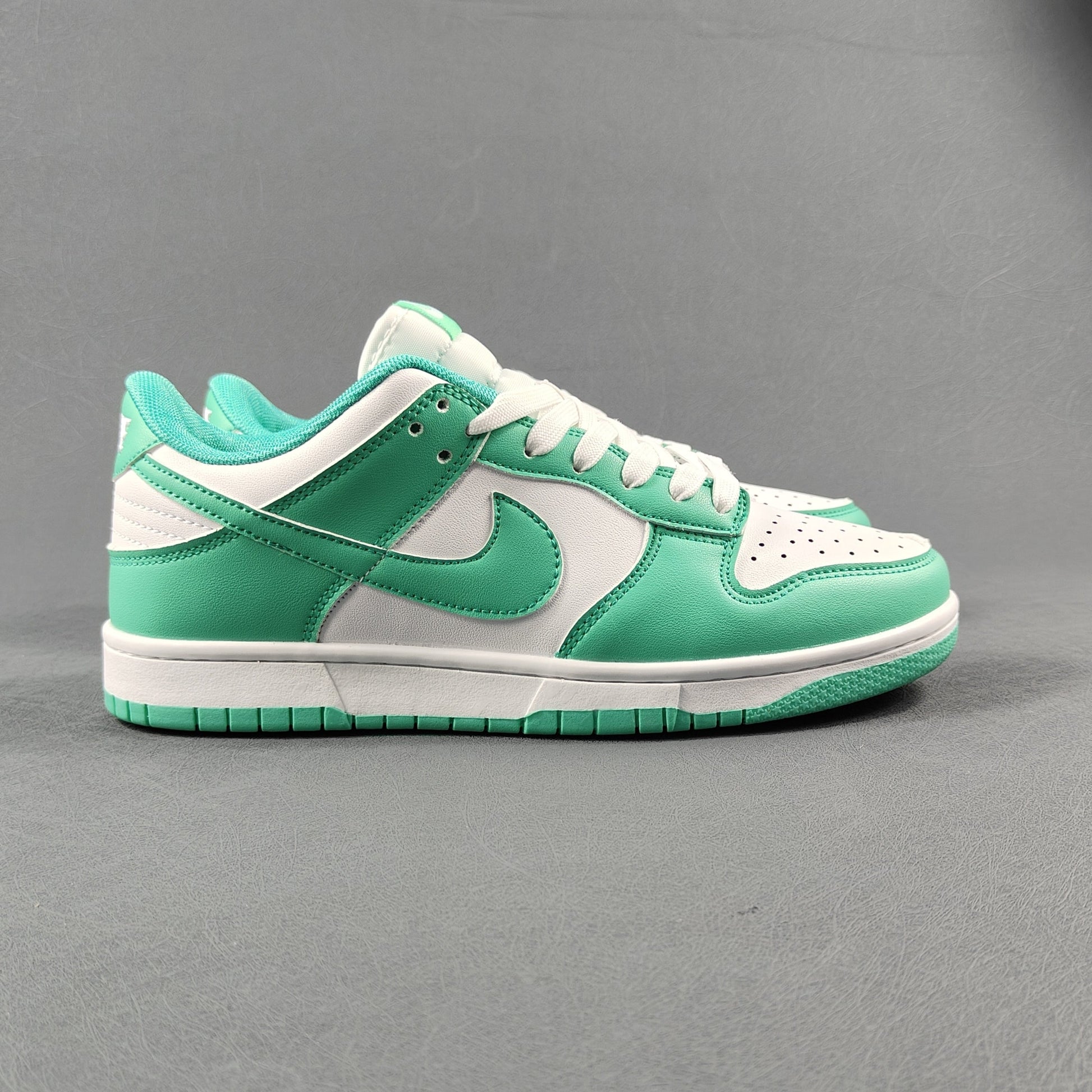 Nike Dunk - Green Glow