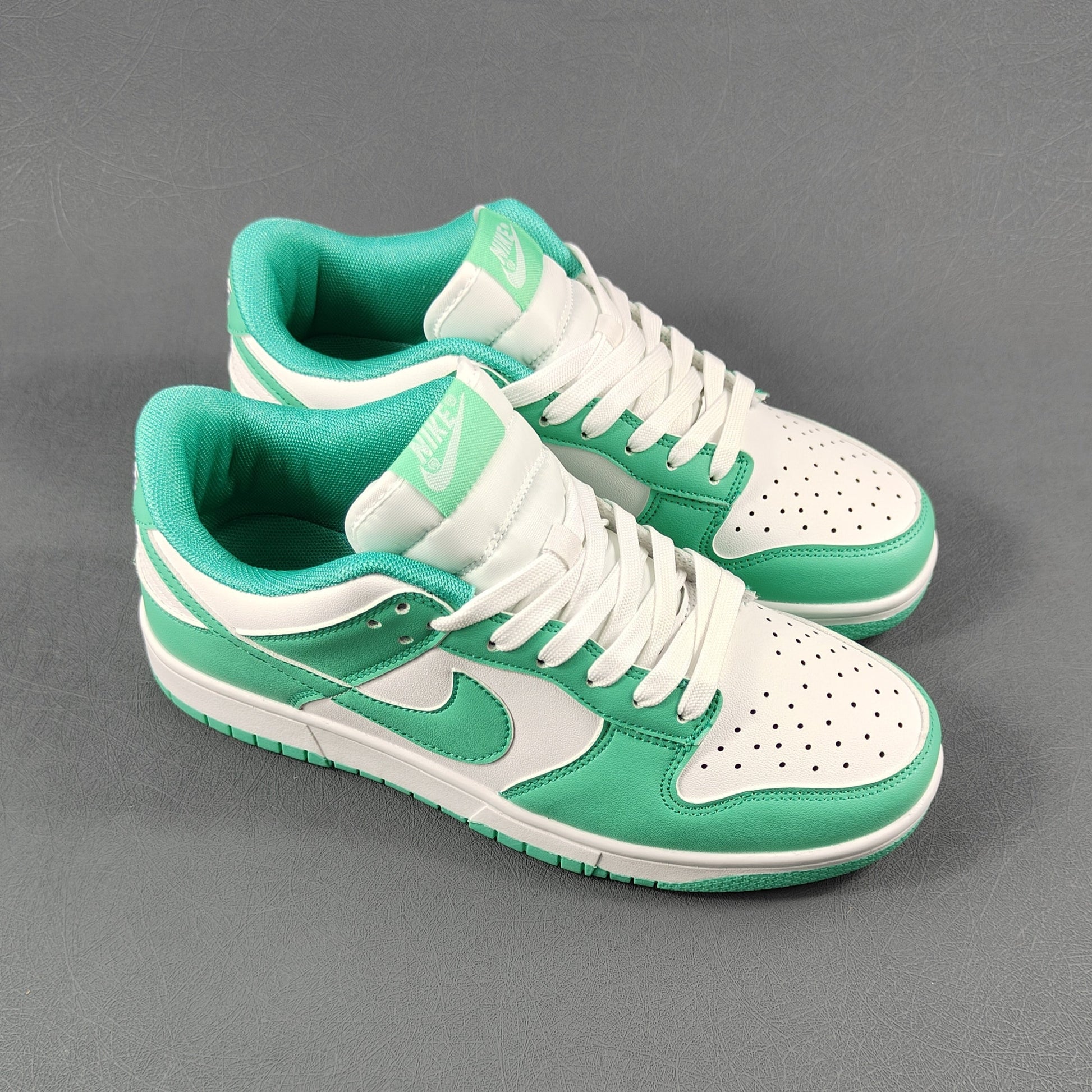 Nike Dunk - Green Glow
